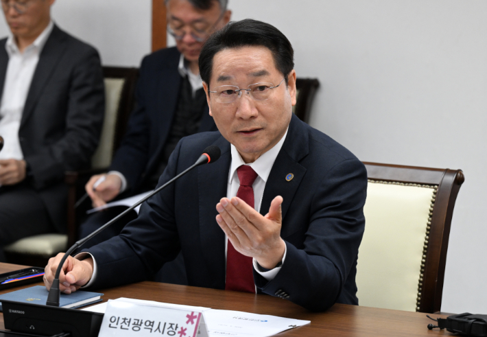 9일 유정복 인천시장이 회의에서 발언하고 있는 모습. 인천시 제공