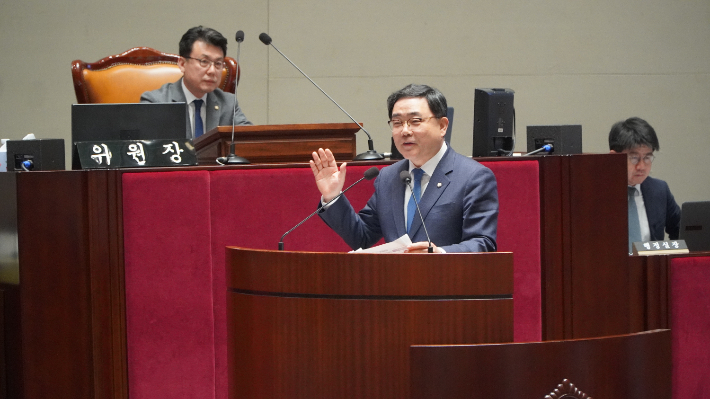 질의하고 있는 허성무 의원. 의원실 제공