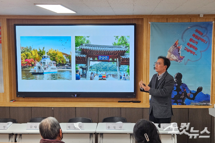 중도문화연대와 강원평화경제연구소, 레고랜드범시민대책위원회 등 7개 시민사회단체는 9일 강원대 사회과학대학에서 '중도역사문화생태공원 조성을 위한 시민토론회'를 개최했다. 구본호 기자