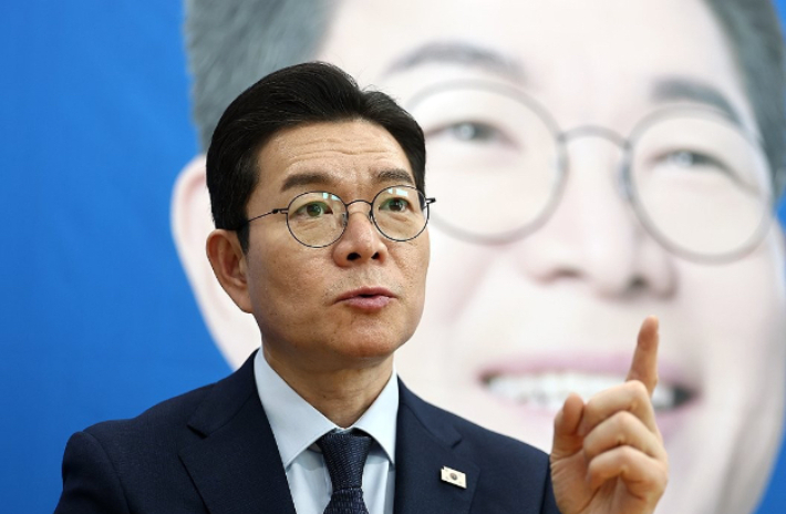 더불어민주당 서울시장 예비후보인 정원오 전 성동구청장이 27일 서울 중구 예비후보 사무실에서 연합뉴스와 인터뷰를 하고 있다. 연합뉴스