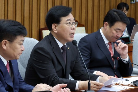 발언하는 송언석 원내대표