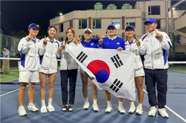 한국 여자 테니스 대표팀 선수단. 대한테니스협회 