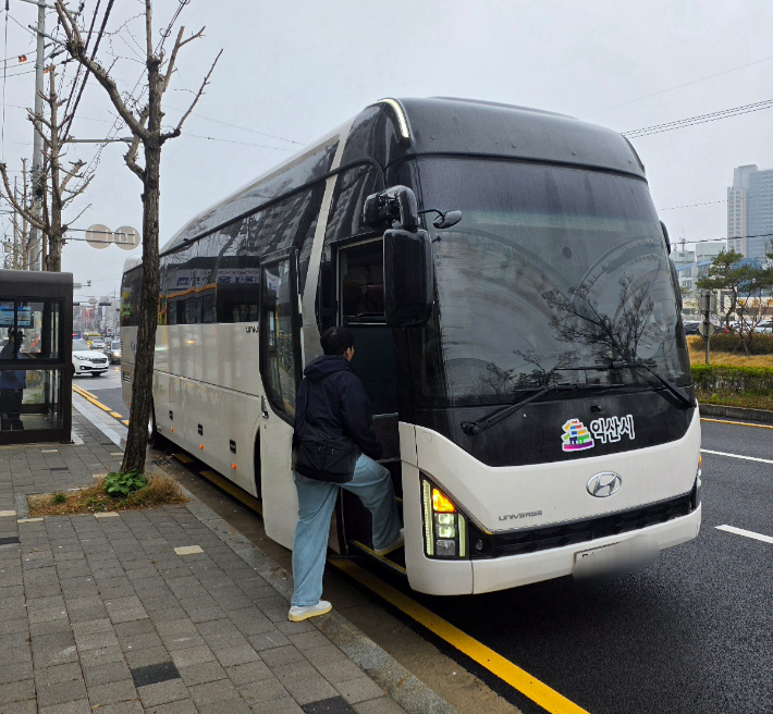 익산시가 오는 13일부터 통근버스를 시범 운영한다. 익산시 제공 