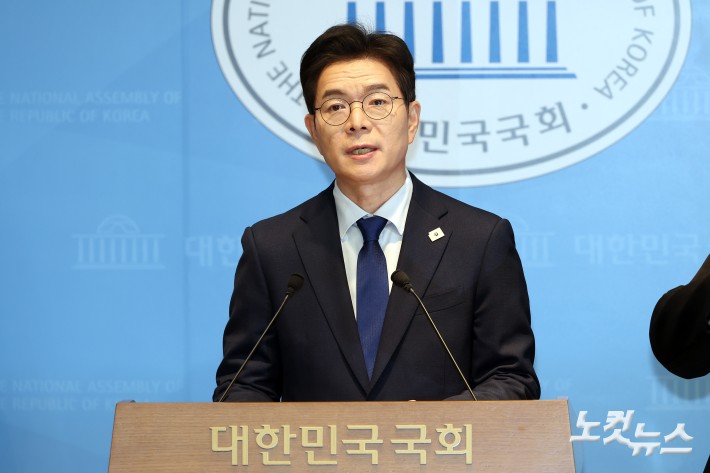 더불어민주당 서울시장 후보로 확정된 정원오 전 서울 성동구청장이 10일 서울 여의도 국회 소통관에서 기자회견을 하고 있다.