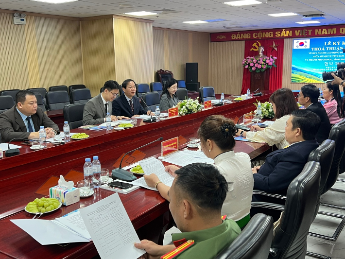 전북 전주시는 10일 베트남 손라성 내무국과 외국인 계절근로자 도입을 위한 업무협약(MOU)을 체결했다. 전주시 제공