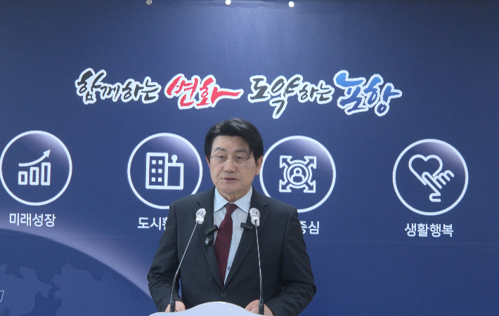 사법리스크 후보가 당선되면 포항시정이 마비될 수 있다고 주장하는 박승호 전 포항시장. 자료사진