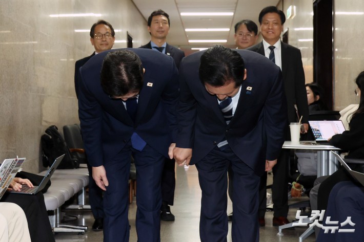 인사하는 정청래 대표-정원오 서울시장 후보