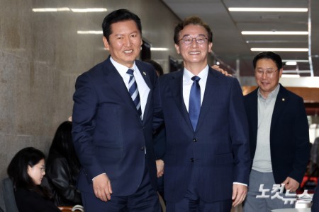 어개동무하고 이동하는 정청래-전재수