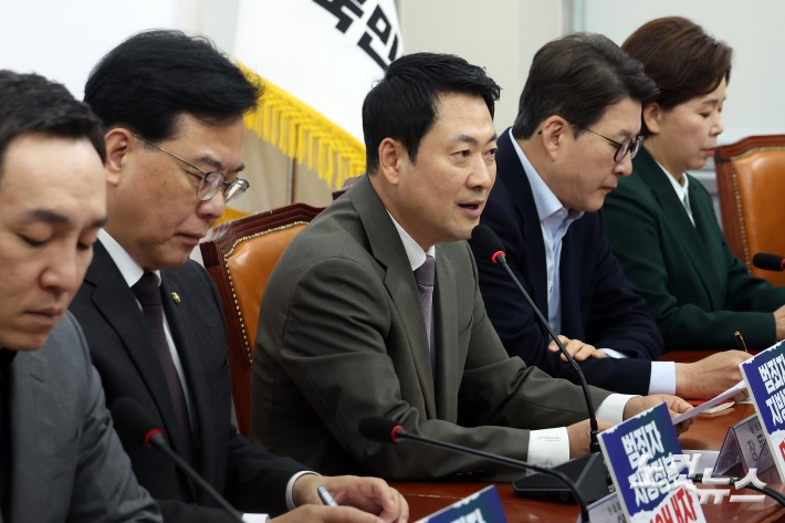 긴급 최고위 발언하는 장동혁 대표