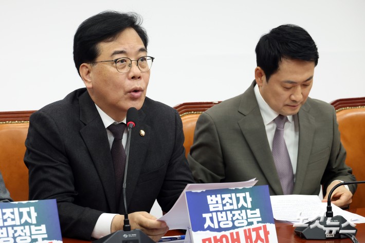 발언하는 송언석 원내대표