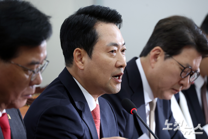 국민의힘 장동혁 대표가 9일 서울 여의도 국회에서 열린 최고위원회의에서 발언을 하고 있다. 윤창원 기자