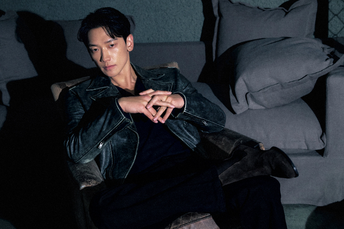 배우 정지훈은 이번 작품의 의미에 대해 "대한민국 액션 작품 가운데 톱3 안에 들었으면 한다"며 "주먹으로 쓰는 건 이번에 다 보여줘서 만약 시즌3가 나온다면 발차기를 배웠다고 하면 안 되냐고 감독님께 우스갯소리로 말했다"고 웃었다. 넷플릭스 제공