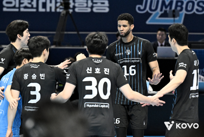 현대캐피탈 준우승. 한국배구연맹