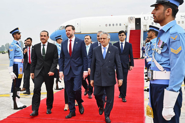 이란과의 협상 장소인 파키스탄 이슬라마바드에 도착한 JD밴스 미국 부통령. 연합뉴스