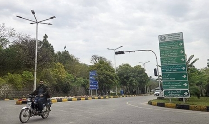 11일(현지시간) 미국과 이란의 첫 종전 협상이 열릴 파키스탄 이슬라마바드 고속도로가 한산한 모습이다. 연합뉴스