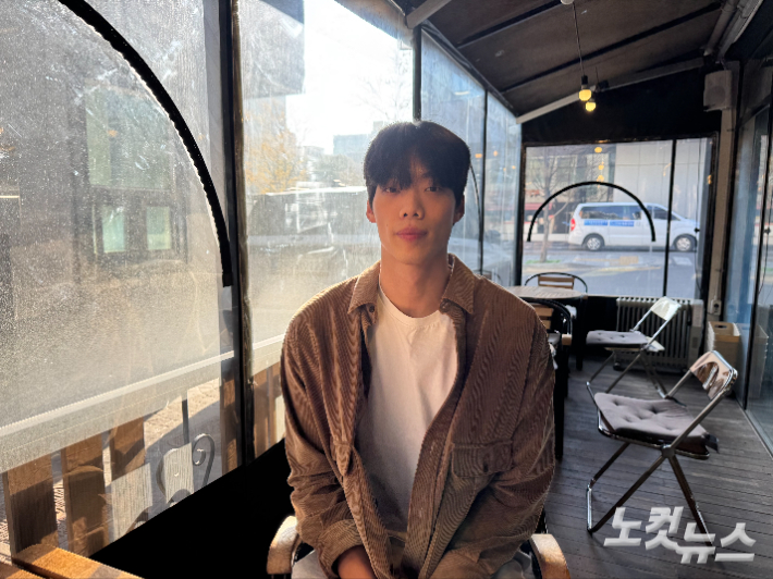 취재진과 인터뷰 중인 이상현. 김조휘 기자