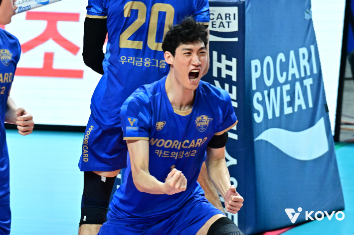 환호하는 박진우. 한국배구연맹