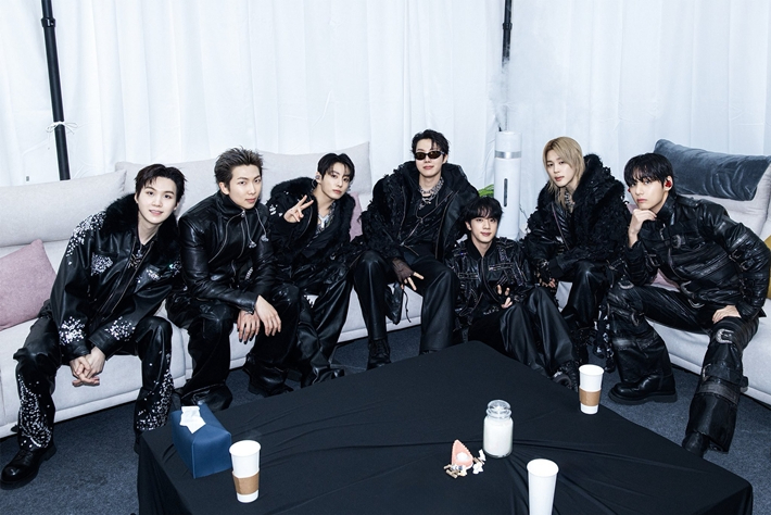 그룹 방탄소년단이 11일 저녁 경기도 고양시 고양종합운동장에서 새 월드 투어 '아리랑' 두 번째 날 공연을 열었다. 방탄소년단 공식 트위터