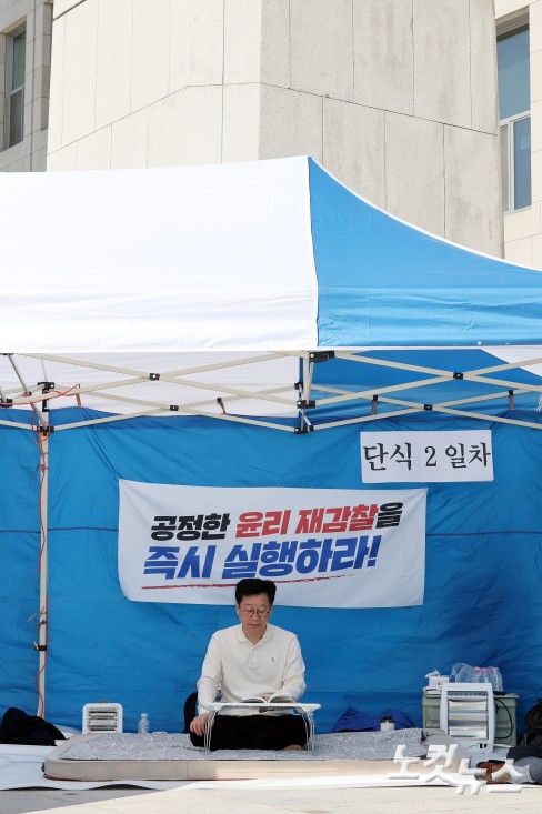 단식농성하는 안호영 의원