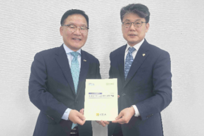 강위원 부지사는 지난 6일 더불어민주당 소속 진성준 국회 예산결산특별위원장을 잇따라 면담하고 전남·광주 행정통합 비용 573억 원 등을 2026년 제1회 추가경정예산에 반영되도록 힘써줄 것을 건의했다. 전라남도 제공