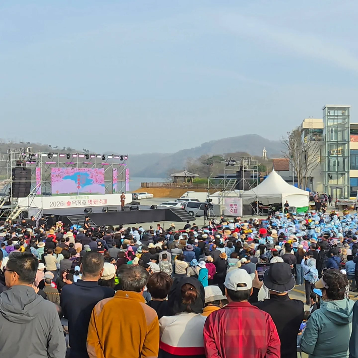 임실군 옥정호 벚꽃축제 개막식 현장. 임실군 제공