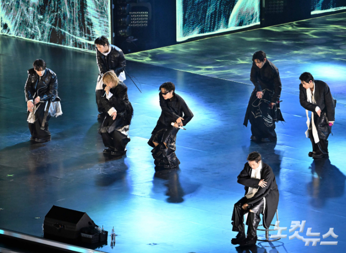 그룹 방탄소년단(BTS)이 지난 3월 21일 서울 광화문 광장에서 복귀 공연을 하는 모습. 사진공동취재단