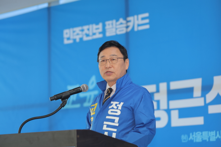 정근식 서울시 교육감이 지난 8일 서울 종로구 운현하늘빌딩 내 선거 사무실에서 6월 서울시 교육감 선거 출마 기자회견을 하는 모습. 연합뉴스