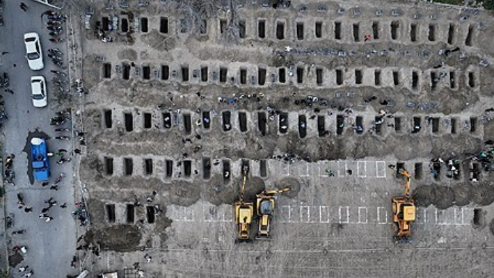 이란 초등학교 공습 희생자들을 위해 마련된 묘지. 연합뉴스