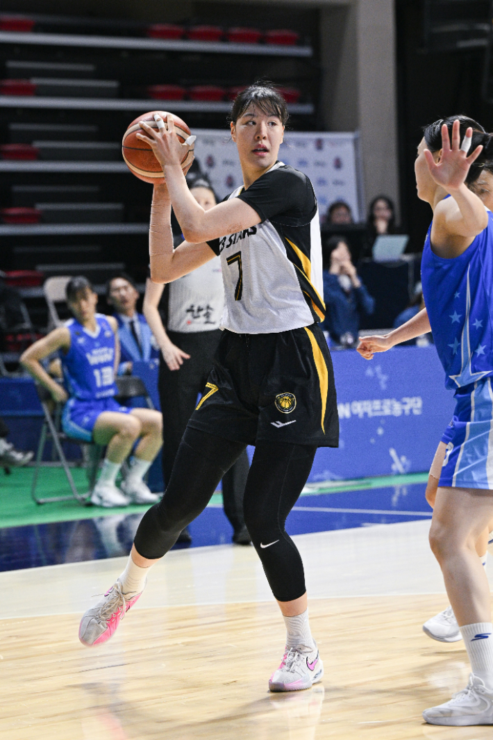 KB 박지수. KBL 제공 