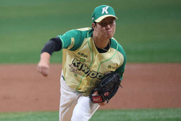 역투하는 키움 안우진. 연합뉴스