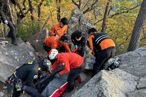산악사고 구조 사진. 강원소방본부 제공