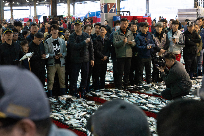 황종우 해양수산부 장관이 부산공동어시장을 방문해 현황을 점검했다. 해양수산부 제공