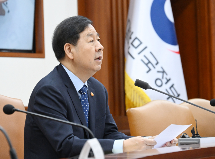 구윤철 부총리 겸 재정경제부 장관이 13일 서울 종로구 정부서울청사에서 열린 '제266차 대외경제장관회의'를 주재하며 모두발언하고 있다. 재정경제부 제공