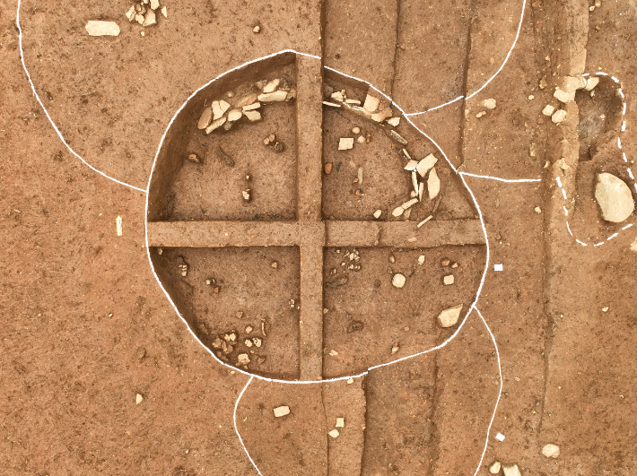 고성 만림산 토성 19호 주거지 발굴조사. 경남도청 제공 