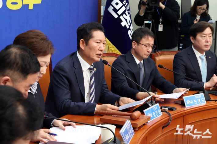 더불어민주당 정청래 대표가 13일 서울 여의도 국회에서 열린 최고위원회의에서 발언을 하고 있다.