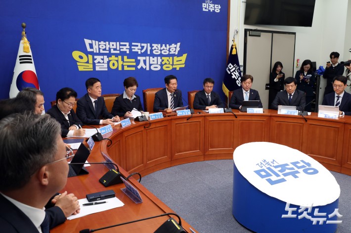 더불어민주당 정청래 대표가 13일 서울 여의도 국회에서 열린 최고위원회의에서 발언을 하고 있다.