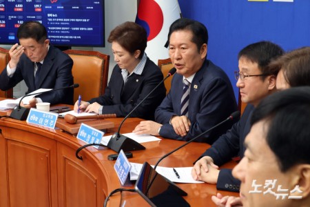 더불어민주당 정청래 대표가 13일 서울 여의도 국회에서 열린 최고위원회의에서 발언을 하고 있다.