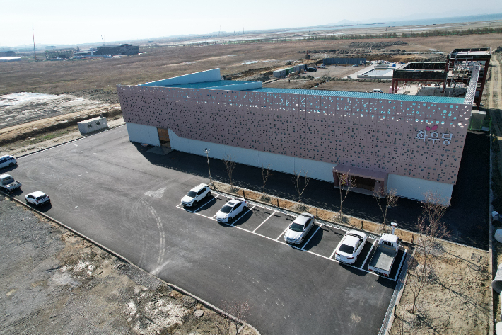 새만금 수산식품단지 첫 준공업체인 화우당. 군산시 제공