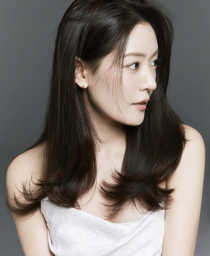 박은영 셰프가 12일 웨딩 화보를 공개했다. 박은영 셰프 인스타그램