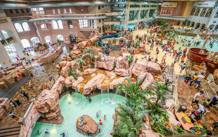 캐리비안 베이가 18일 아쿠아틱센터와 유수풀을 시작으로 파도풀, 메가스톰 등 실내외 물놀이 시설을 순차 오픈한다. 삼성물산 리조트부문 제공