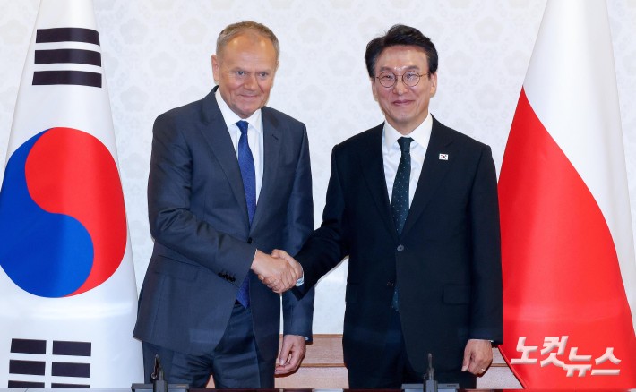 기념 촬영하는 한-폴란드 총리