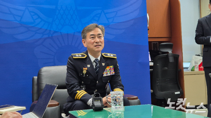 질의에 답변하는 이재영 신임 전북경찰청장. 심동훈 기자