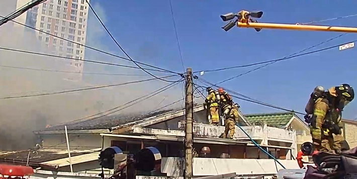 13일 오후 1시 48분쯤 경북 경산시 중방동의 한 단독주택에서 불이 났다. 경북소방본부 제공