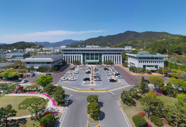 밀양시청 전경. 밀양시 제공 