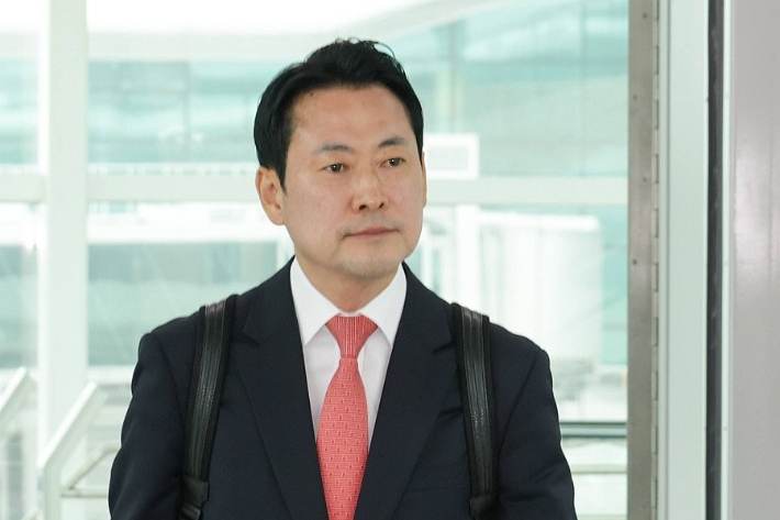 국민의힘 장동혁 대표가 미국 방문 일정을 사흘 앞당겨 지난 11일 워싱턴DC로 출국했다. 장 대표는 12일 페이스북을 통해 "저는 어제, 세계의 자유를 지키는 최전선 워싱턴으로 출발했다"고 밝혔다. 연합뉴스