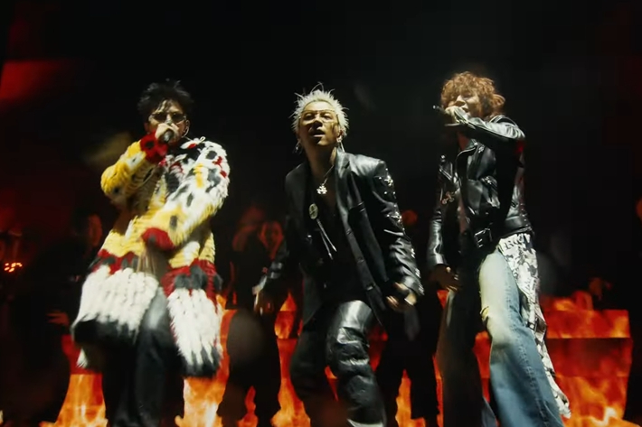 빅뱅은 첫 곡으로 '뱅뱅뱅'을 불렀다. 코첼라 유튜브 라이브 캡처