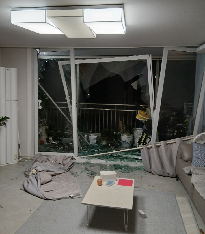 폭발 사고로 피해를 입은 부부의 집. 박규보씨 제공