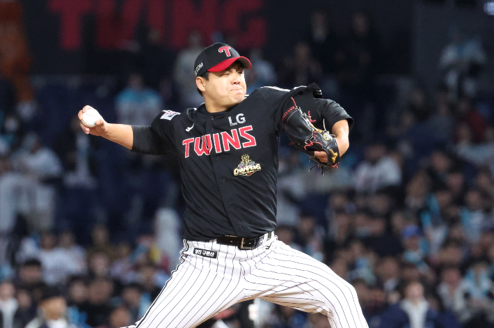 지난 8일 NC와 창원 원정에서 역투하는 LG 장현식. 연합뉴스 