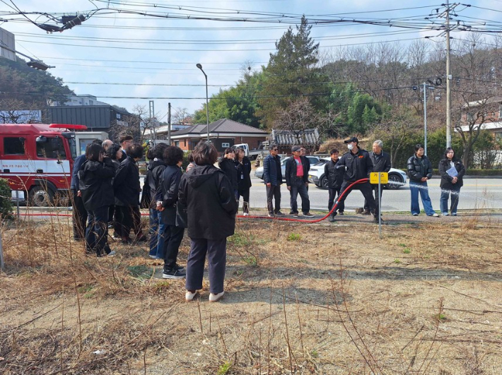 전 시민과 함께하는 비상소화장치 사용 교육. 강릉시 제공