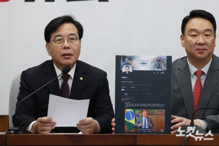 국민의힘 송언석 원내대표가 14일 서울 여의도 국회에서 열린 원내대책회의에서 이재명 대통령의 SNS 게시물 관련 발언을 하고 있다.